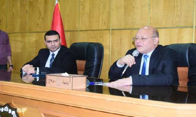 رئيس جامعة سوهاج يشهد ندوة «الذكاء الاصطناعي وانترنت الأشياء والمخاطر»