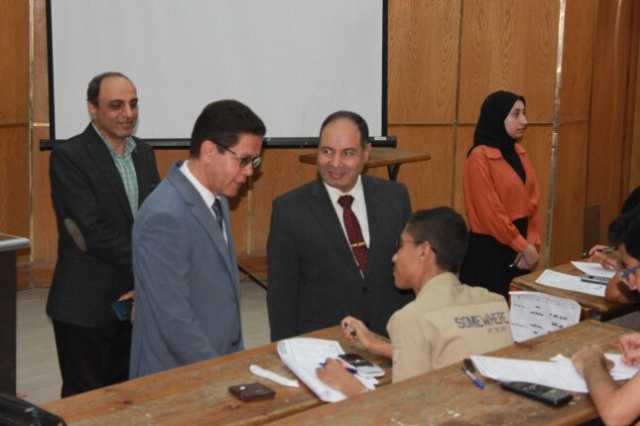 رئيس جامعة بنها يتفقد امتحانات هندسة شبرا ويطمئن على الطلاب