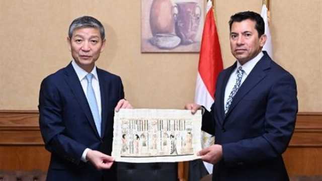 وزير الشباب والرياضة يبحث مع السفير الصيني سبل تعزيز التعاون المشترك