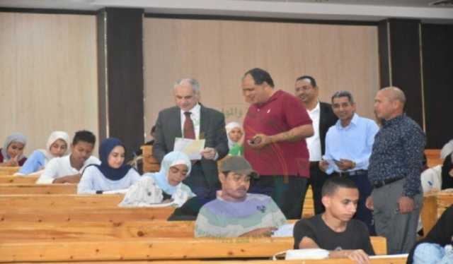 رئيس جامعة أسوان يُتابع سير امتحانات الفصل الدراسي الثاني بكلية الزراعة