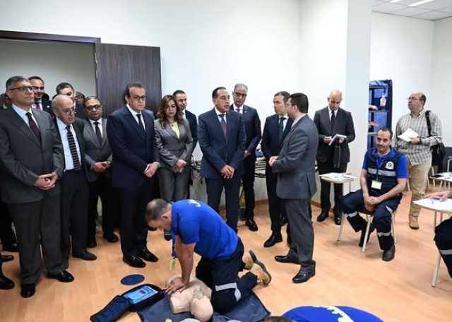 رئيس الوزراء يتفقد المركز القومي للتدريب بمقر هيئة الإسعاف المصرية