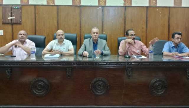 مدير تعليم أسيوط يعقد اجتماعًا مع رؤساء لجان امتحانات شهادة الثانوية العامة