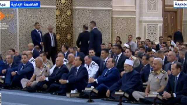 الرئيس السيسي يستمع إلى خطبة عيد الأضحى بمسجد مصر بالعاصمة الإدارية