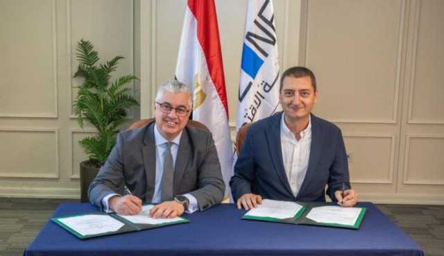 رئيس اقتصادية قناة السويس يوقع عقد مشروع جديد مع شركة أولوسوي التركية لصناعة الغزل والخيوط