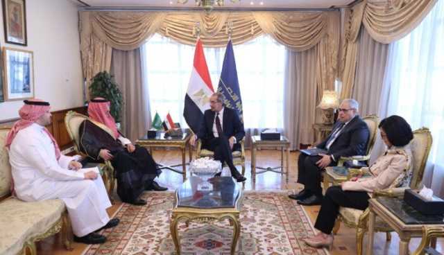 وزير الاتصالات يبحث مع سفير السعودية لدى مصر فتح آفاق جديدة للتعاون