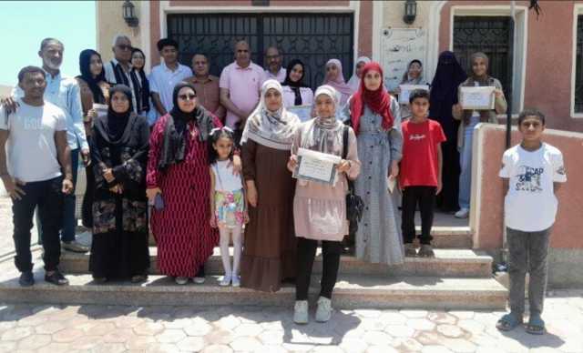 بحضور أولياء الأمور مدير سفاجا التعليمية يكرم أوائل الشهادة الإعدادية بسفاجا