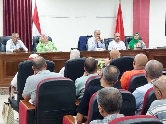 مدير تعليم بورسعيد يجتمع برؤساء لجان الثانوية العامة قبل انطلاق الماراثون الامتحاني