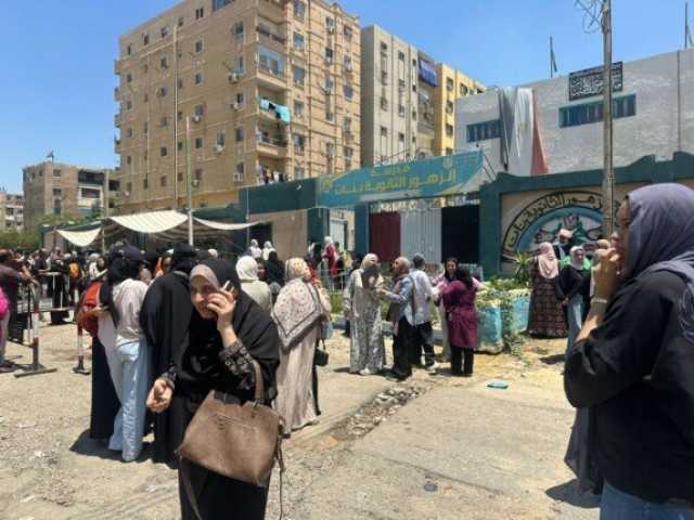 طلاب الثانوية العامة بالإسماعيلية 'مبسوطين' عقب أداء امتحاني الفيزياء والتاريخ