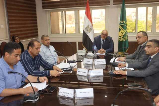 محافظ القليوبية يبحث طلبات المعلنين وبحث تعظيم موارد الإعلانات