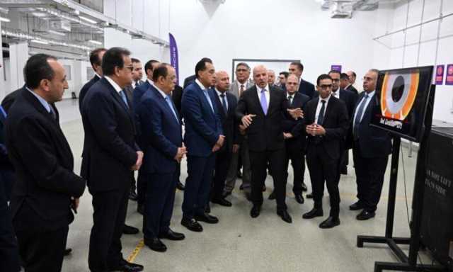رئيس الوزراء يتفقد أول مصنع في مصر لإنتاج أجهزة السونار والرنين المغناطيسي