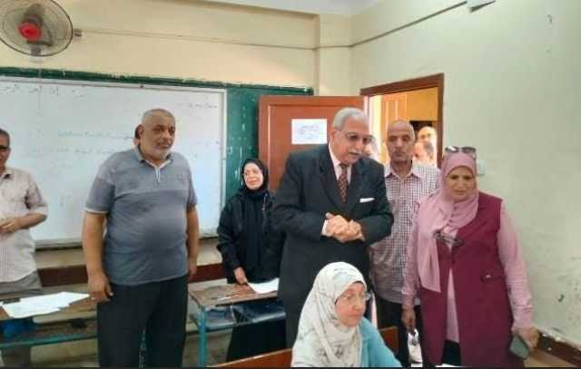مدير تعليم القليوبية يتفقد كنترول الإعدادية العامة ويوجه بالدقة فى أعمال التصحيح