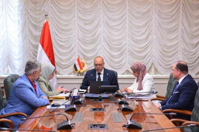 وزير العمل يوجه أعضاء مكاتب التمثيل بالخارج بالتواصل مع الشركات لتوفير فرص عمل للشباب