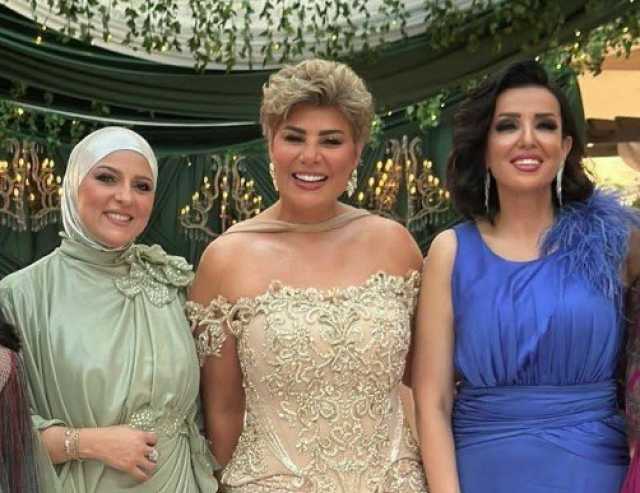 الإعلامية مفيدة شيحة بإطلالة ساحرة في حفل زفاف ابنتها