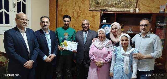 من منزل الى منزل.. تعليم طوخ يكرم أوائل الشهادة الاعدادية بالقليوبية