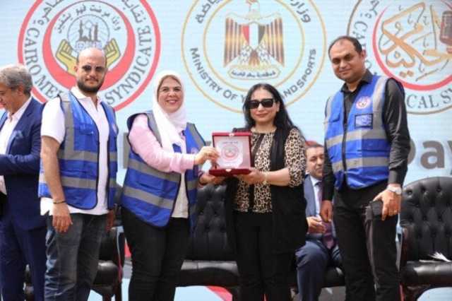 نقابة أطباء القاهرة تكرم مؤسس اتحاد أمهات مصر