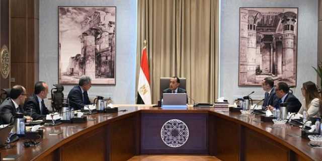 رئيس الوزراء يستعرض الفرص الاستثمارية في السياحة والآثار
