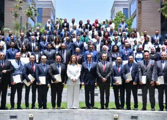 وزير الصحة يشهد حفل ختام البرنامج التدريبي لتأهيل القيادات بالوزارة في الأكاديمية الوطنية للتدريب