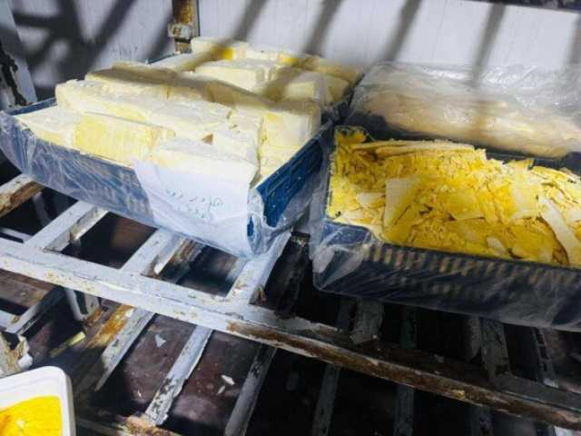 ضبط مواد إنتاج فاسدة وإغلاق معمل ألبان غير مرخص بشبرا الخيمة