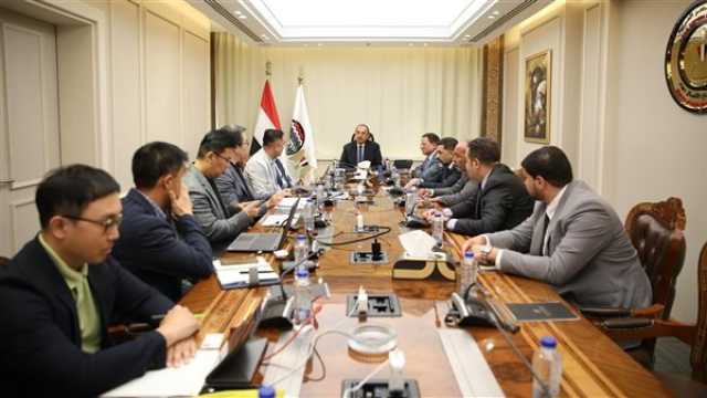 وزير قطاع الأعمال يبحث فرص التعاون في مجال الغزل والنسيج