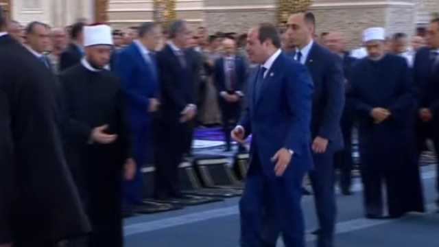 الرئيس السيسي يغادر مسجد مصر بالعاصمة الإدارية بعد أداء صلاة عيد الأضحى