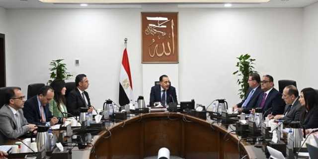 رئيس الوزراء يعقد اجتماعًا لبحث واستعراض فرص وتحديات صناعة السكر