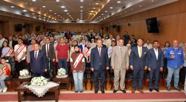 محافظ بورسعيد يُكرم أوائل الشهادة الإعدادية|صور