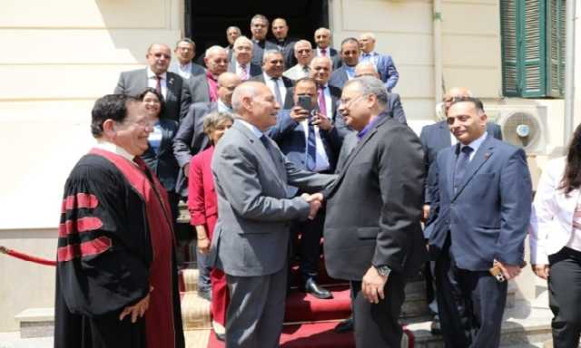 محافظ القاهرة يستقبل رئيس الطائفة الإنجيلية للتهنئة بعيد الأضحى