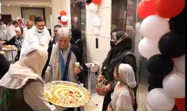 مع اقتراب موعد تصعيدهم إلى عرفات.. بدء مراسم استقبال حجاج الخمس نجوم