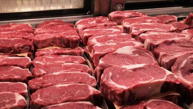 طبيب يكشف عن مخاطر الإفراط في تناول اللحوم بعيد الأضحى.. فيديو