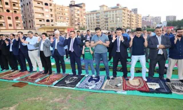 محافظ المنوفية يؤدى صلاة عيد الأضحى بساحة جمهورية شبين