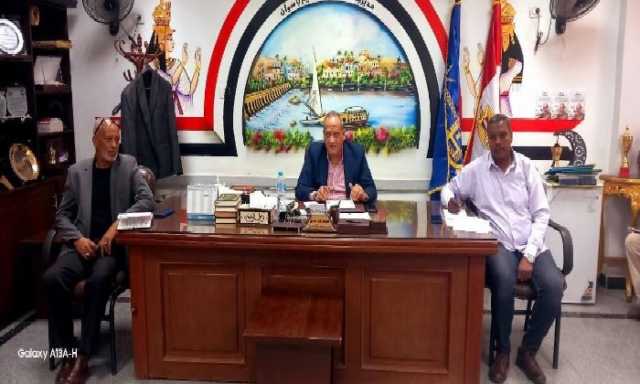 مدير مديرية تعليم أسوان يبحث آليات نقل وانتداب المعلمين قبل بداية العام