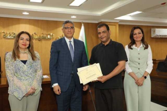 محافظ الجيزة يكرِّم خريجي البرامج التدريبية الرقمية والإدارية