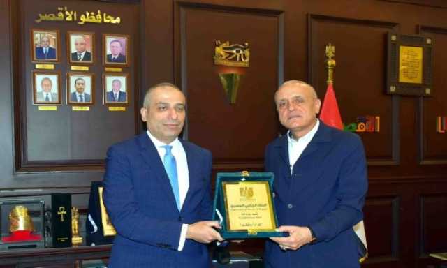 محافظ الأقصر يستقبل وفد البنك الزراعي المصري لبحث دعم القطاع الزراعي