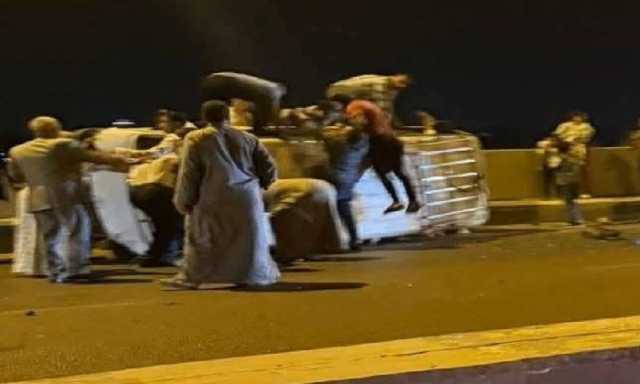 بالأسماء.. إصابة 10 في حادث تصادم سيارتين بالبحيرة