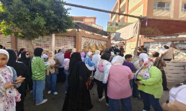 وسط إجراءات مشددة.. توافد طلاب الثانوية العامة بالإسكندرية لأداء امتحاني التاريخ و الفيزياء