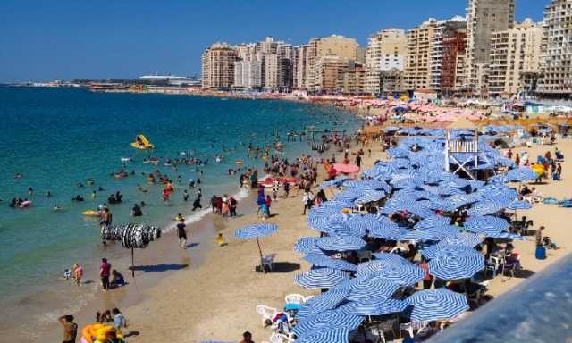 في أول أيام عيد الأضحى.. شواطئ الإسكندرية تستقبل الزوار بأجواء ربيعية و نسب إشغال متوسطة