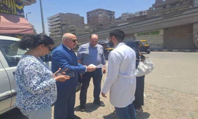 مدير صحة القليوبية يتفقد سير العمل بحملة طرق الأبواب بشبرا الخيمة