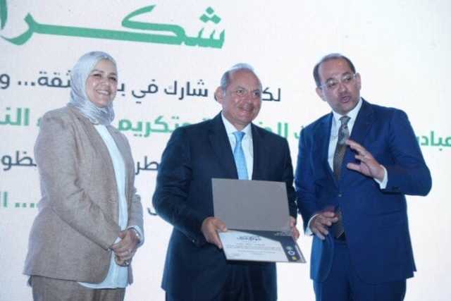وزير المالية يكرم عددا من الممولين الداعمين للمسار الضريبي المحفز