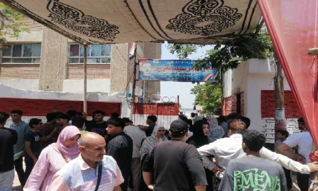 صعب وطويل.. آراء متباينة بين طلاب الثانوية العامة بـ«الشرقية» حول امتحان اللغة العربية