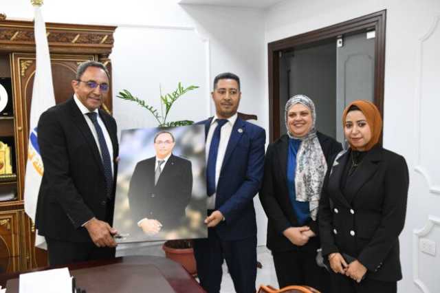 محافظ قنا يستقبل وفد المجلس الوطني للشباب ويشيد بجهودهم في التوعية المجتمعية