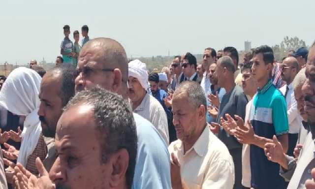 سوهاج تودع «محمد عبد الباري»: جنازة مهيبة لمدير العلاقات العامة بحضور نائب المحافظ