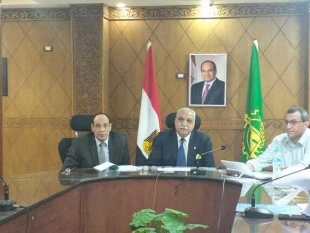 مدير تعليم القليوبية يتابع امتحانات الثانوية العامة بغرفة العمليات المركزية