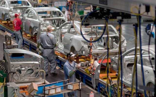 بسبب القيود الصينية على المعادن النادرة.. موردو قطع غيار السيارات في أوروبا يعلقون الإنتاج