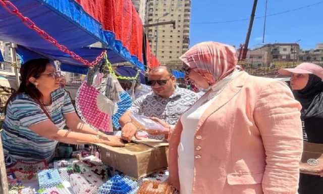 رئيس حي المتنزه أول بالإسكندرية تتابع فعاليات سوق اليوم الواحد بميامي