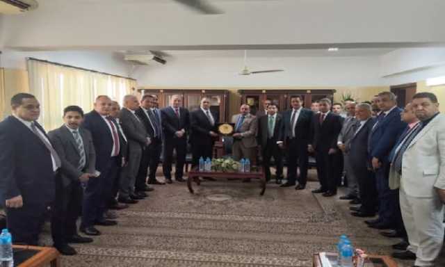 عميد حقوق قنا يستقبل نقيب المحامين ويؤكد على دور الكلية في تخريج أجيال قادرة على حمل أمانة العدالة