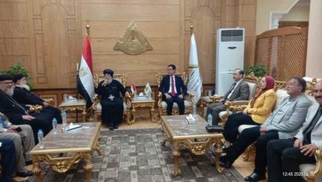 رئيس جامعة بنها يستقبل الأنبا مكسيموس مطران بنها وقويسنا للتهنئة بعيد الأضحى