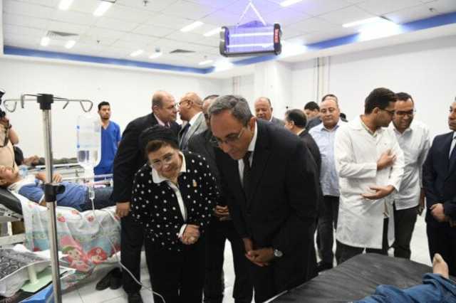 محافظ قنا يزور مصابي حادث منتدبي امتحانات الثانوية بدشنا ويوجه بتقديم الدعم الطبي والاجتماعي