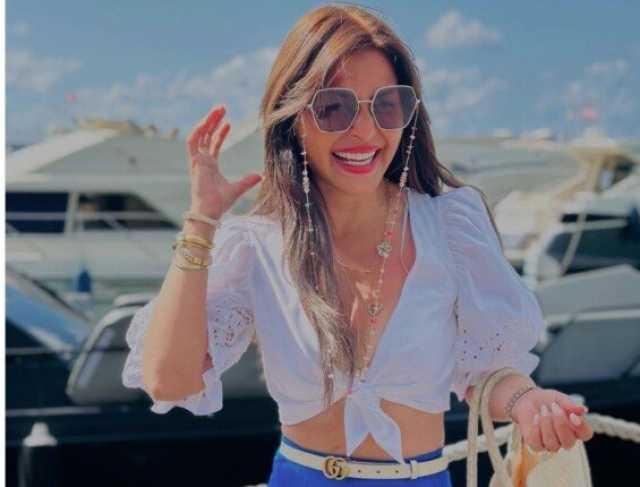 منة فضالي تخطف الأنظار بإطلالة جريئة من لبنان