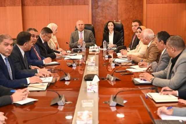 وزير الصناعة يبحث مع محافظ ومستثمري البحيرة تحديات المناطق الصناعية بالمحافظة