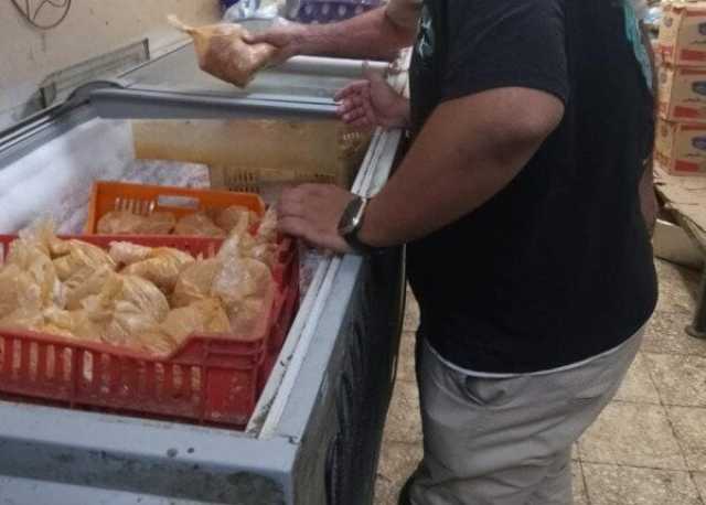 ضبط 1.5 طن هياكل دواجن غير صالحة للاستهلاك داخل مطعم بالخانكة